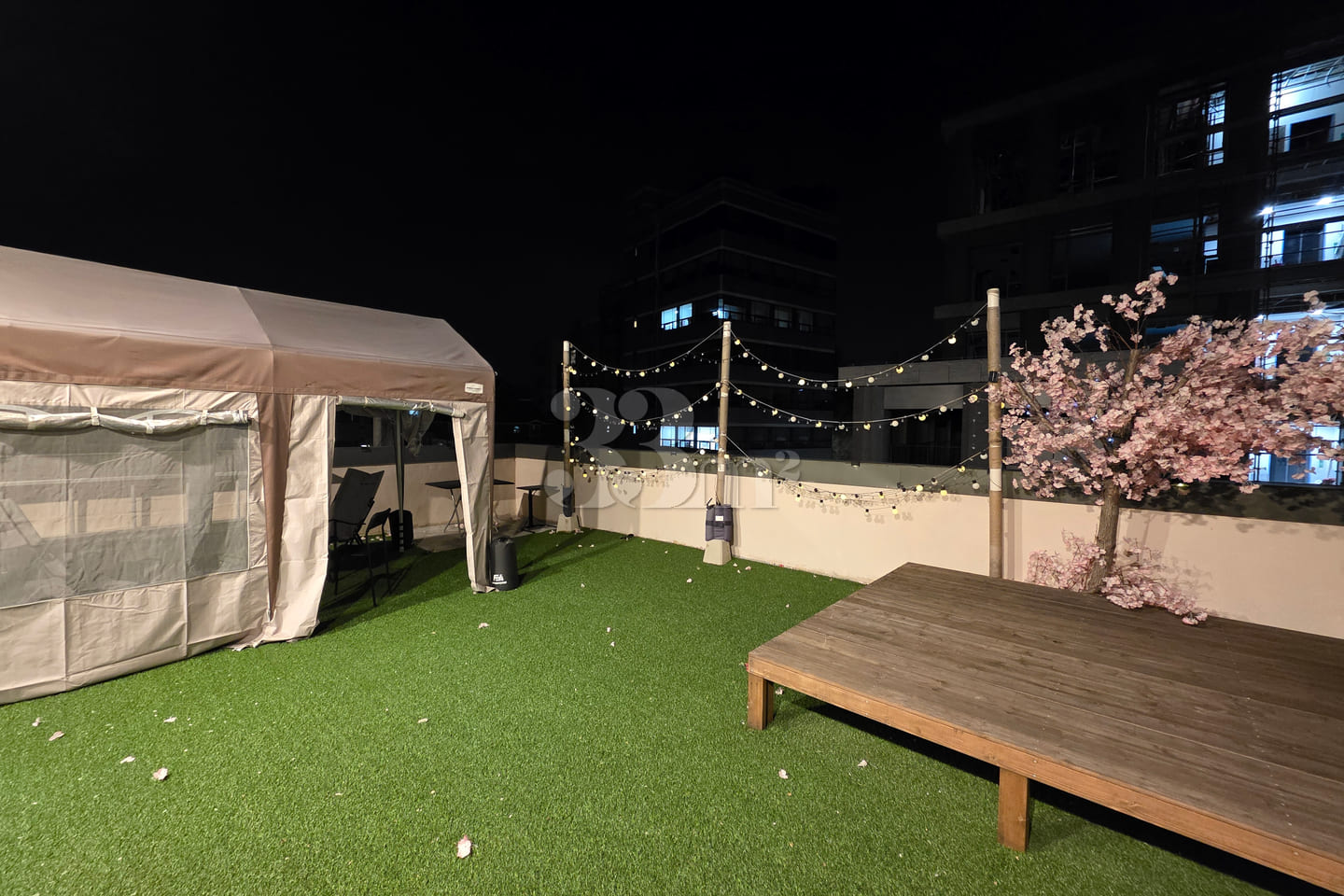 2-bedroom unit with a private 20-pyeong rooft 9th image