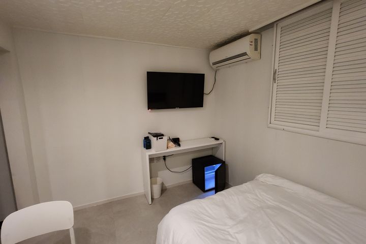 Stay near the intercity bus terminal 6th image