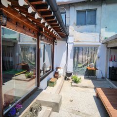 Traditional Korean House (Hanok) with a Yard Unit Image