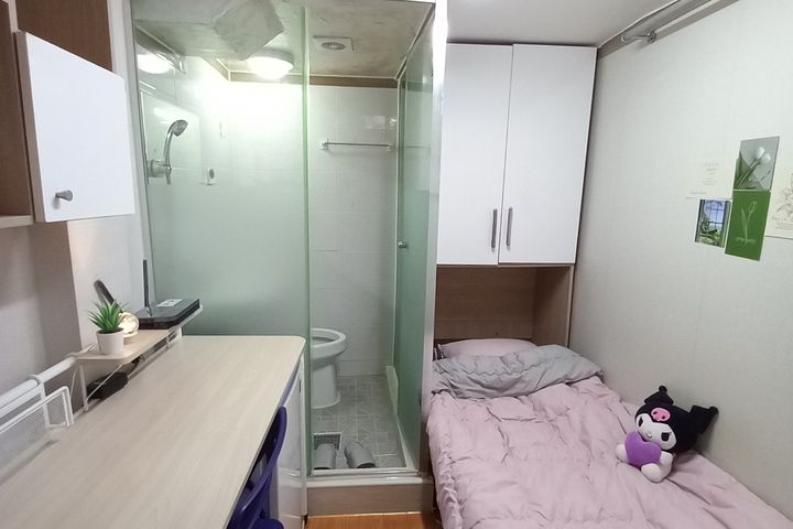Small and Cozy Room 526 0th image