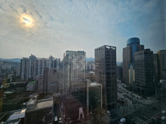 High-rise, fully furnished unit near Bangbae/ 3th image