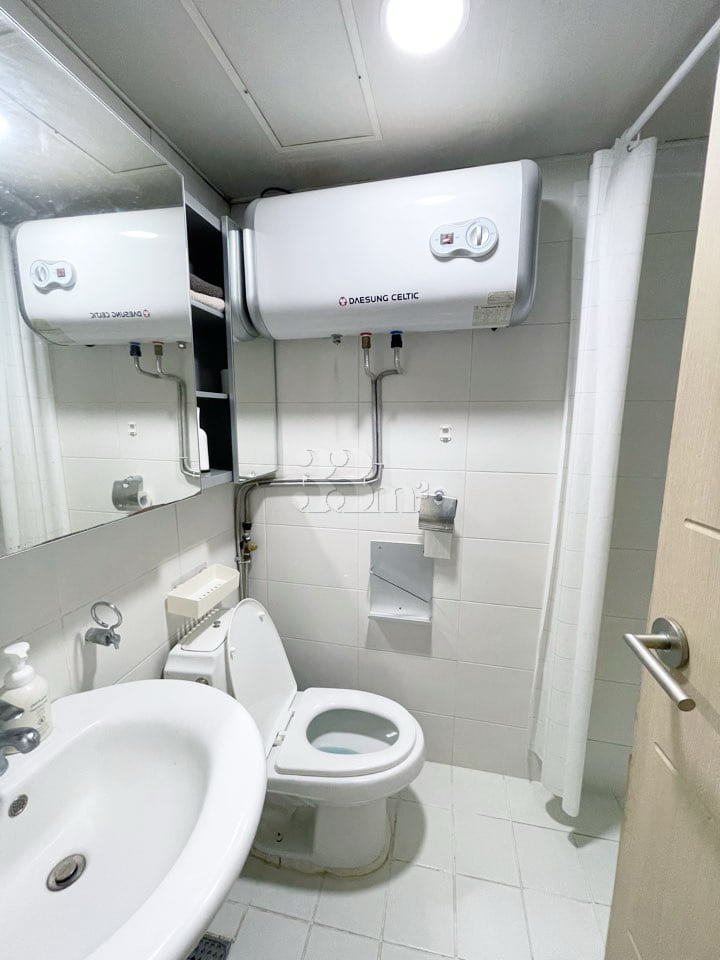 Quiet studio apartment near Gangnam Station 8th image