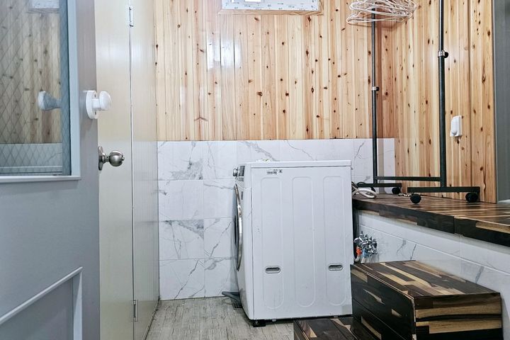 Clean, fully-equipped house 7th image