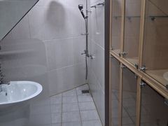 Japanese micro-home with easy parking 14th image