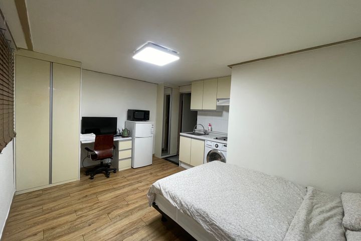 2 minutes from Nonhyeon Station (studio apart 6th image