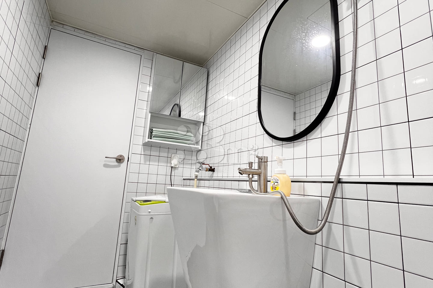 3-bedroom unit with a prime location near Ang 12th image