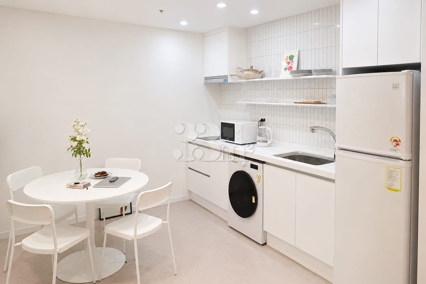 1 minute from Hongdae Station ❤️ Spacious and 8th image