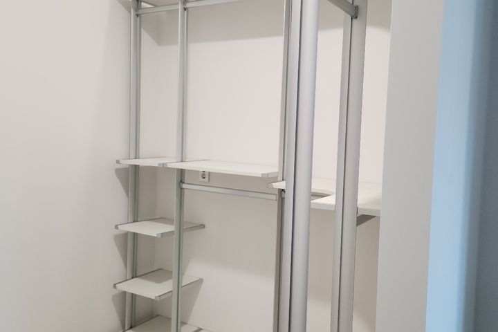 Brand-new, spacious two-room unit; parking av 15th image