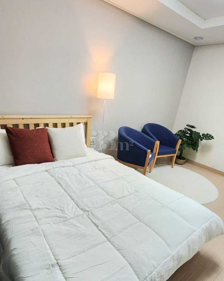 Fully-furnished studio apartment near Jeju Po 4th image