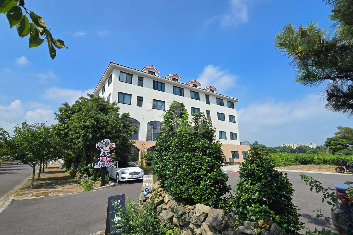 Seogwipo accommodation with all utilities inc 7th image