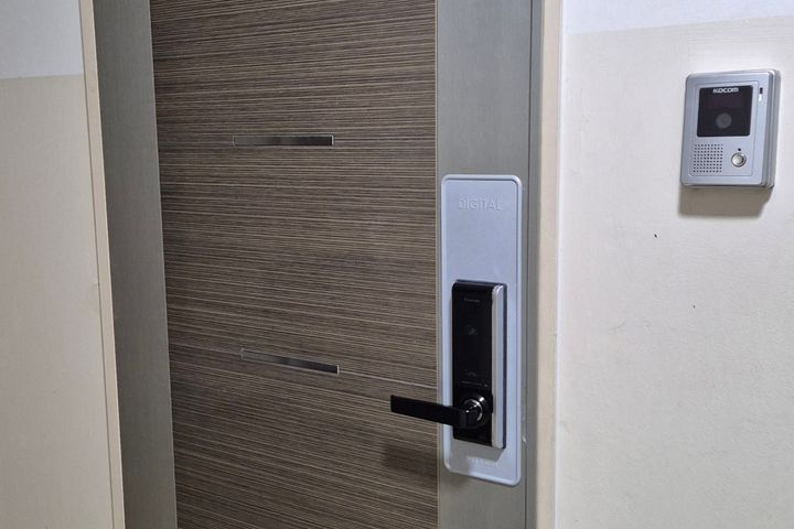 Fully furnished, renovated, 5th floor with el 10th image