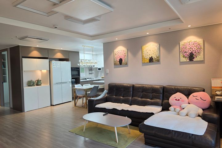 Newly built, fully furnished unit near Seodae 4th image