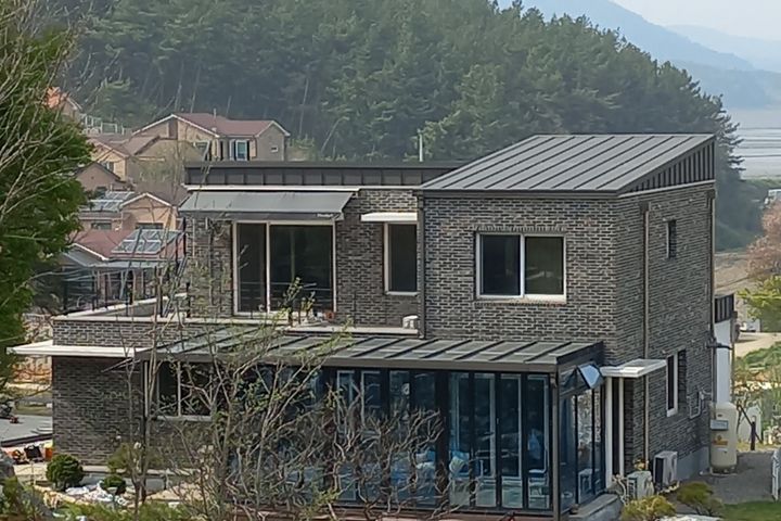 아늑한 솔숲의 전원주택 1번째 이미지