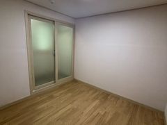 Spacious two-bedroom apartment in Sillim-dong 1th image