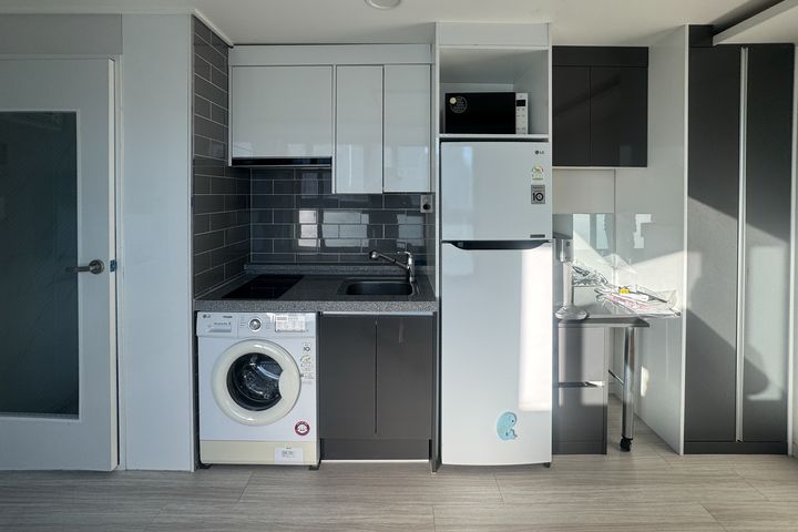 Fully furnished apartment near Sasang Station 3th image