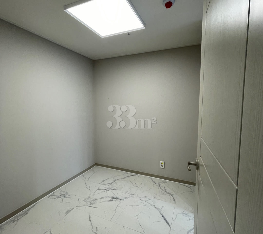 Two-room apartment with separate living room, 13th image
