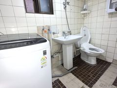 Two rooms, sleeps 4 or more. 10th image