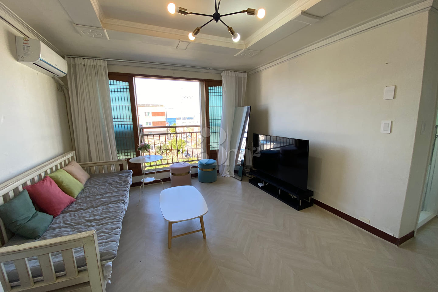 Two-room pet-friendly accommodation at Samyan 1th image