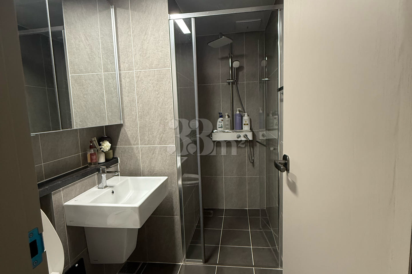 Modern & Clean 2th image