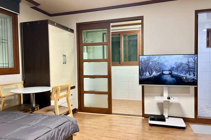 4-person room with 2 double beds 3th image