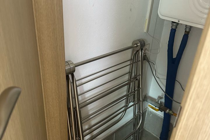 Pleasant, fully-furnished studio apartment ne 16th image