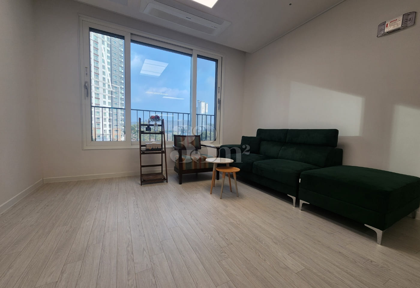 Apartment-style layout: 2 bathrooms 1th image