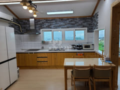 Two-room unit with an ocean view in Aewol, Je 3th image