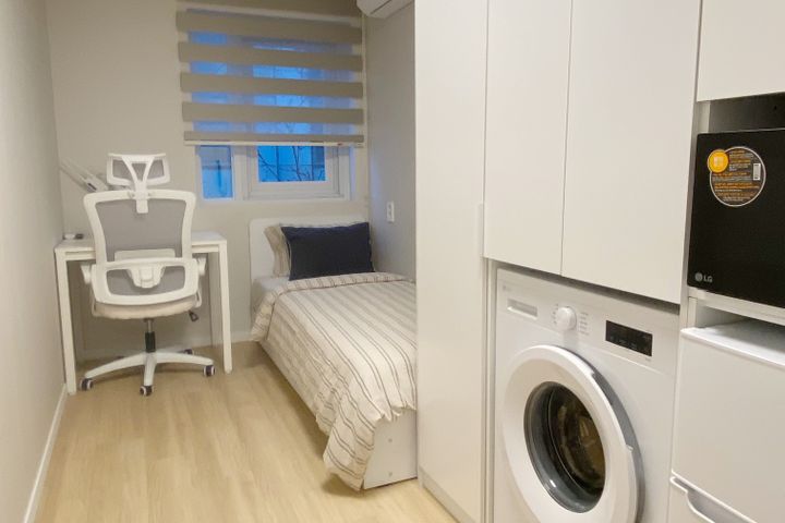 New Luxury Fully Furnished Unit 408 2th image