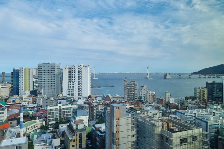 Newly built, fully furnished unit with a view 9th image