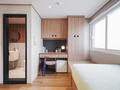 Clean studio apartment near Hongik University 3th image