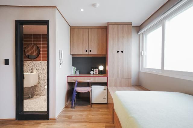 Clean studio apartment near Hongik University 3th image