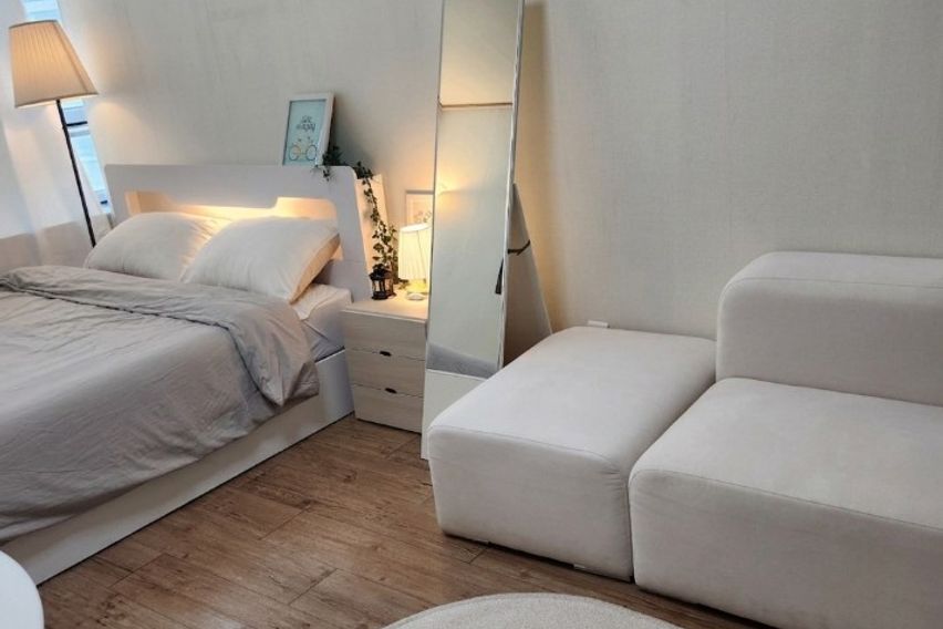 Right by Indeokwon Station Exit 4 1th image