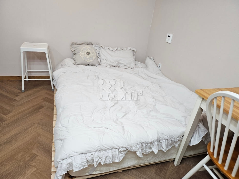 Cozy, stylish studio apartment in Jinju-si 1th image