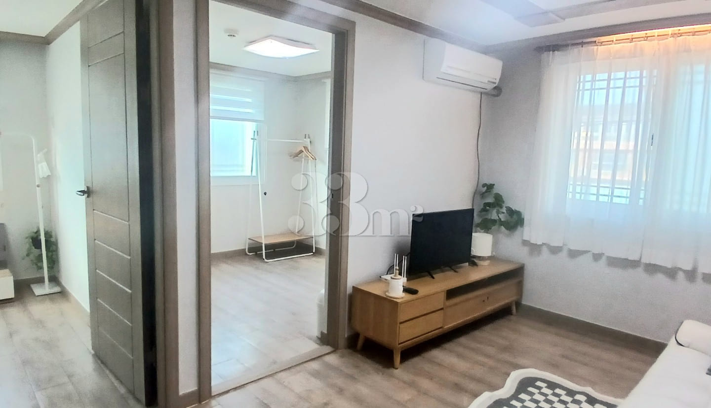 Susong-dong three-room apartment with good va 2th image