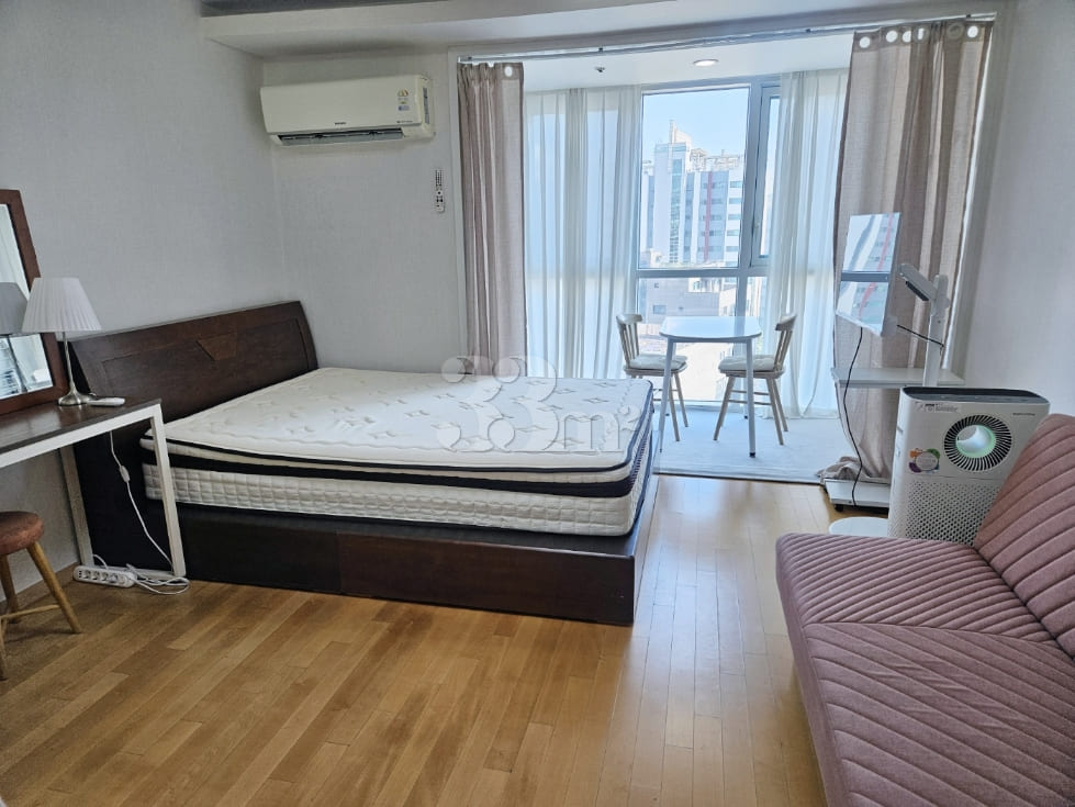 High-rise, fully furnished unit near Bangbae/ 10th image