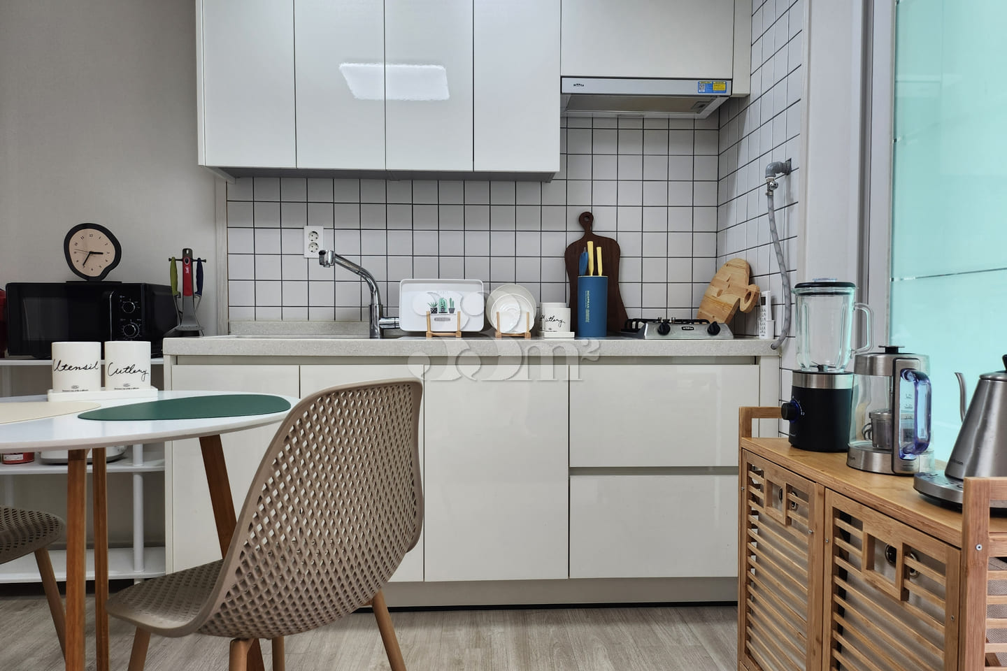 Fully Furnished Modern Two-Room Apartment #1 8th image