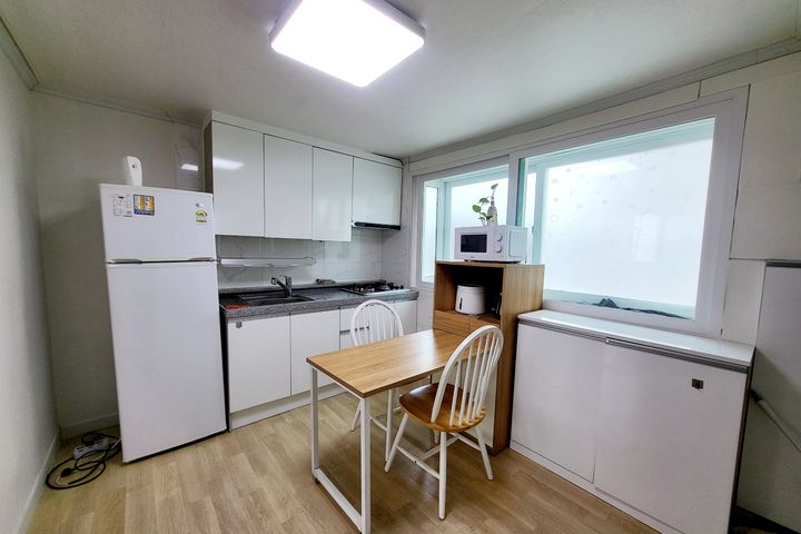 ❤️Newly renovated, sunny 2-room apartment in  8th image