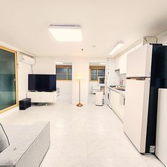 넓은거실의 풀옵션 2룸 방 이미지