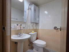 Comfortable Queen-Size Studio 2th image