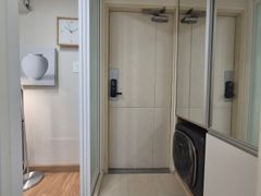 Fully furnished, renovated, 5th floor with el 9th image