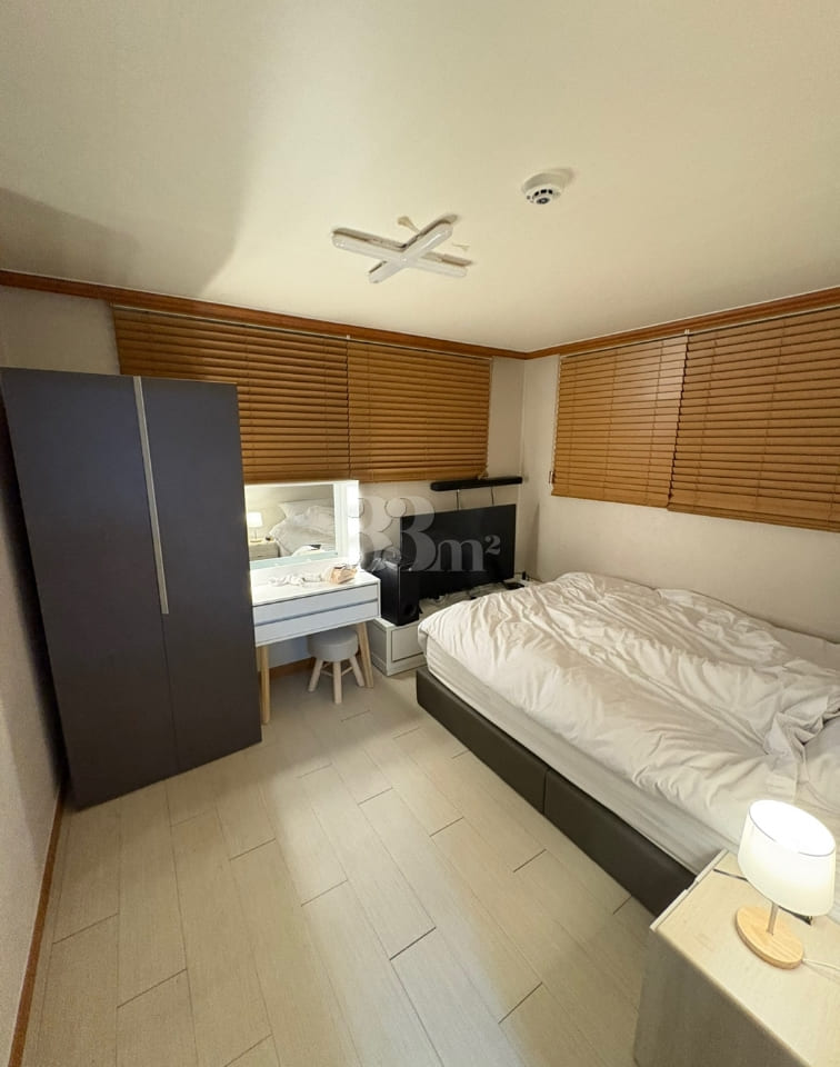 Spacious 2-room unit | Fully furnished | Park 3th image