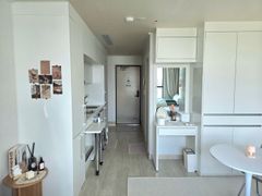 Fully furnished studio right next to the subw 7th image