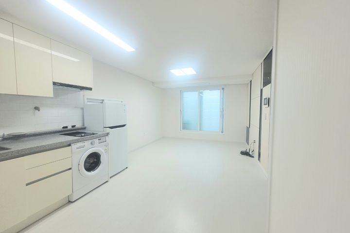 One-minute walk from Junggok Station, separat 2th image