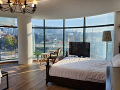 Luxury Room with Park View and Floor-to-Ceili 0th image