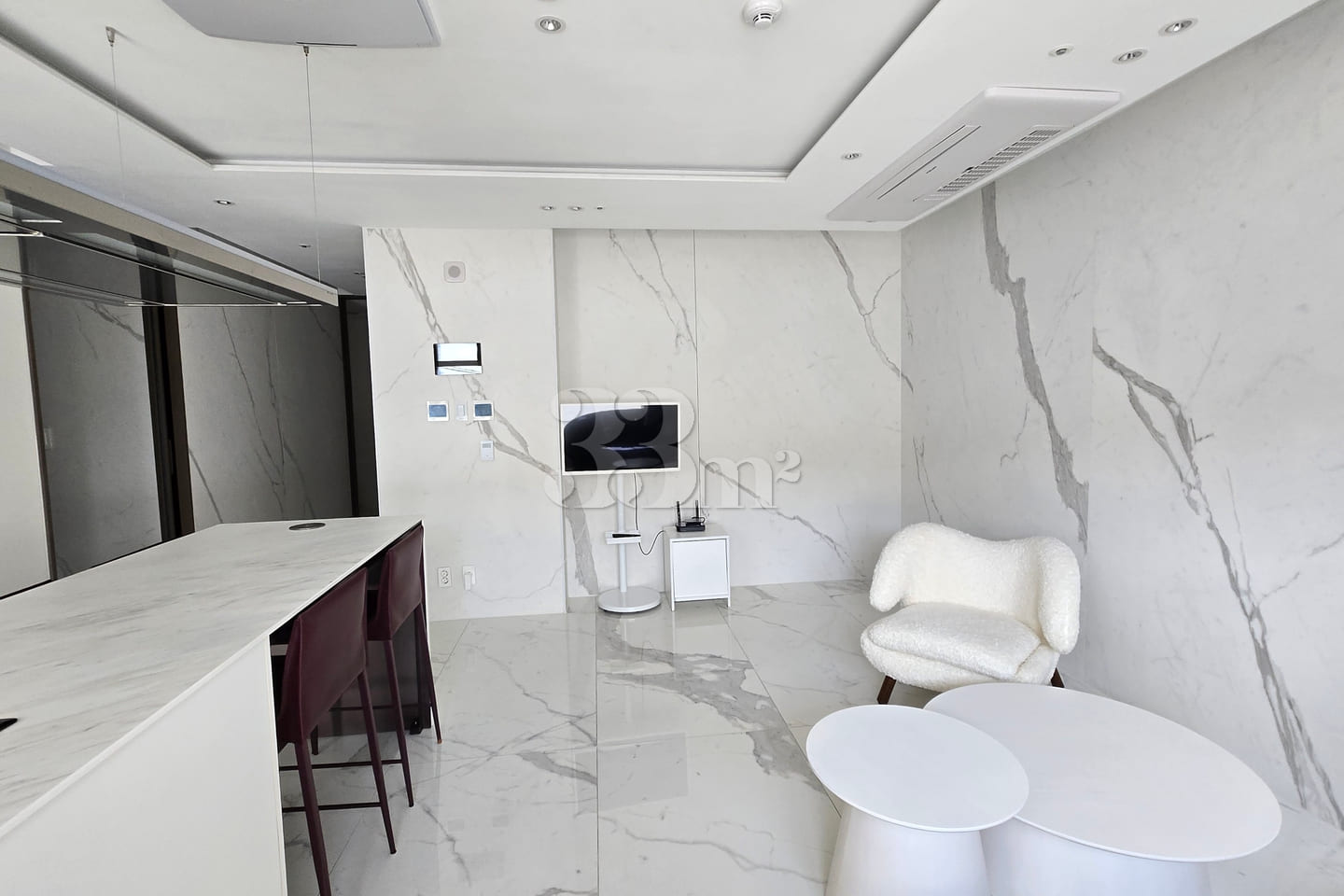 A comfortable and luxurious home. 2th image