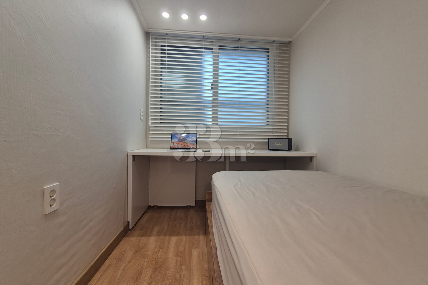 Fully furnished, renovated, 5th floor with el 1th image