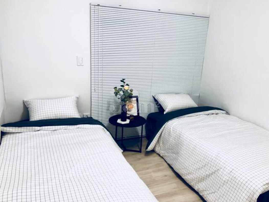 Gangnam Yeoksam Two-Bedroom Apartment with Fu 3th image