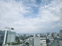Blue sky at Eulji University Hospital (1 minu 15th image