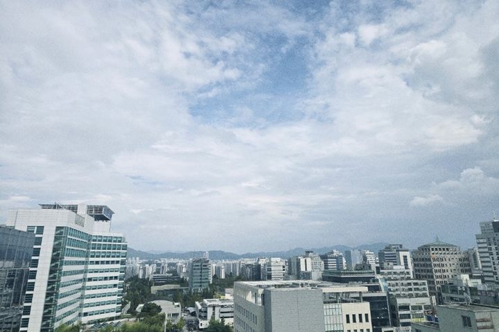 Blue sky at Eulji University Hospital (1 minu 15th image