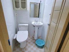 A big room at this price! 4th image